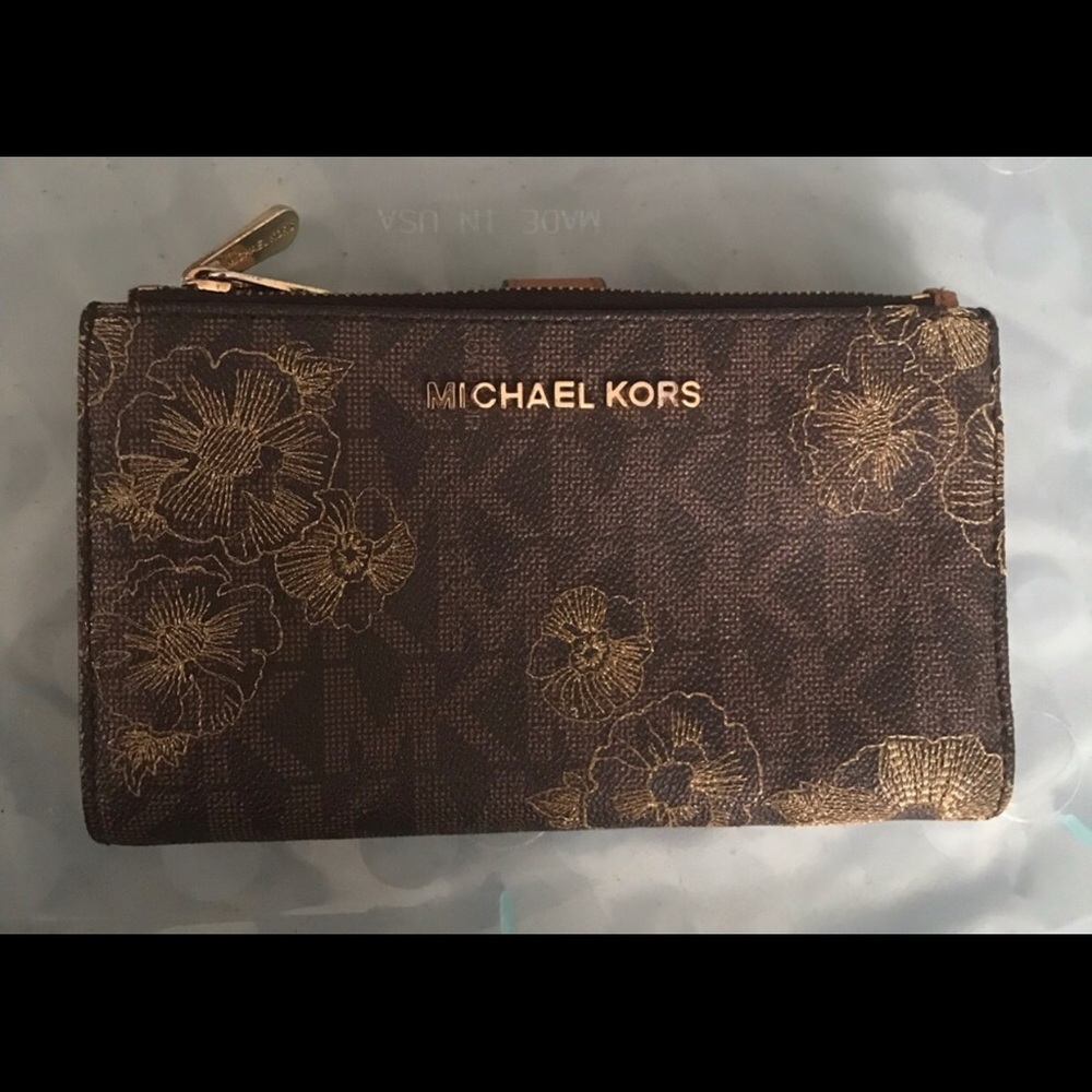 Micheal Kors double zip wallet